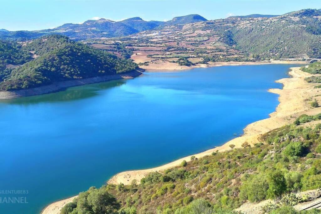 Ferula Romantica Mansarda Tra Fiumi E Montagne Sardegna Seùlo Buitenkant foto